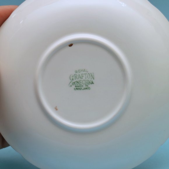 Royal Grafton Bone China Teacup & Saucer England Pink Lilly, Vintage Tea Cup - Picture 2 of 5